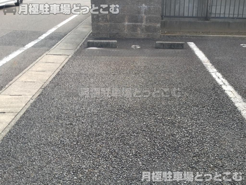 みよし市黒笹1丁目24-8の月極駐車場6
