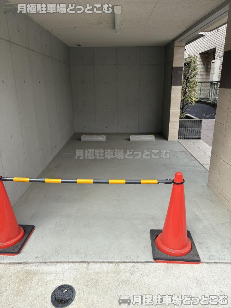 調布市小島町2丁目18-4の月極駐車場2