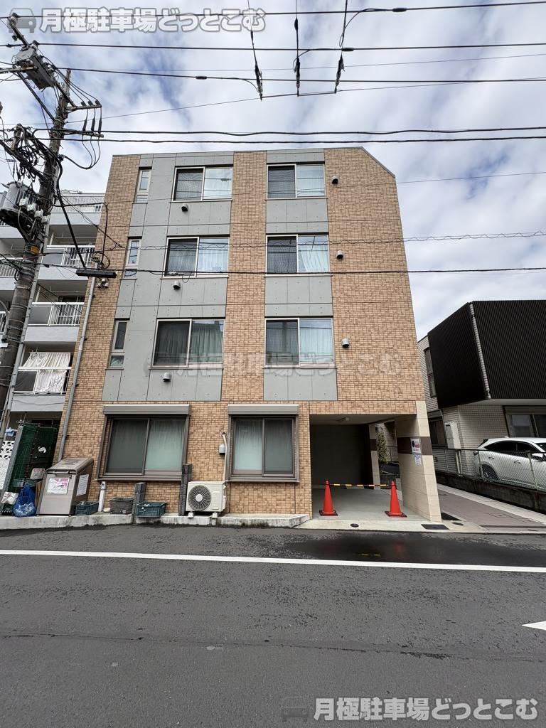 調布市小島町2丁目18-4の月極駐車場3