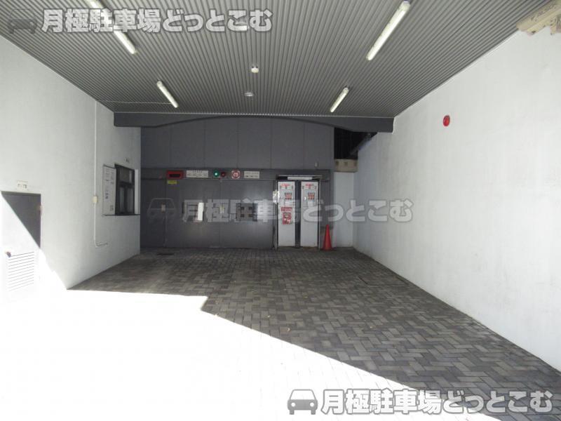 福岡市博多区冷泉町2-12の月極駐車場3