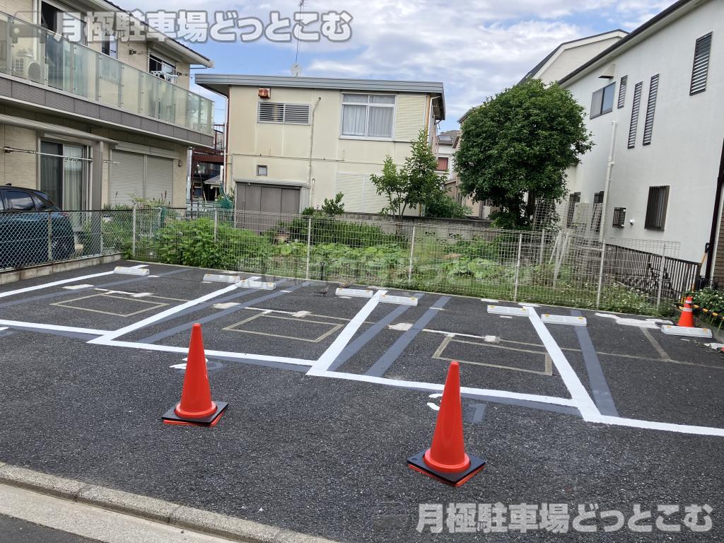横浜市神奈川区七島町93-11の月極駐車場1