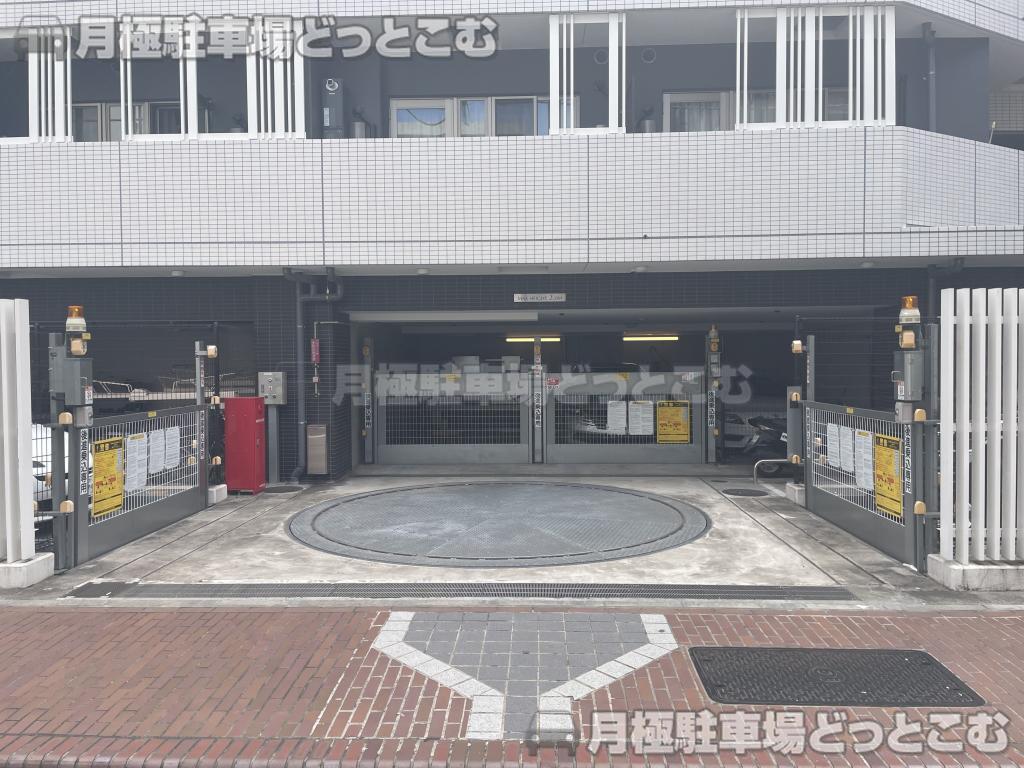 横浜市中区末広町2丁目3－11の月極駐車場1
