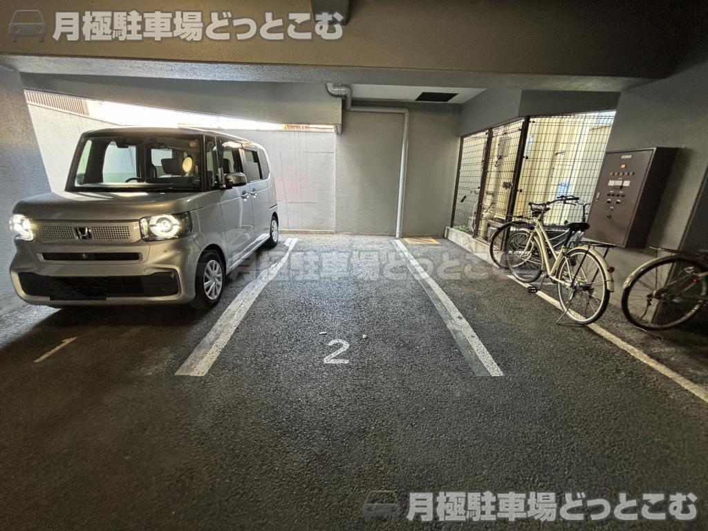 名古屋市東区東大曽根町18−18の月極駐車場1