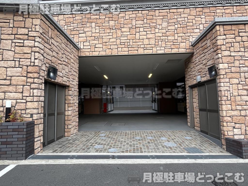豊中市東寺内町11-40の月極駐車場1