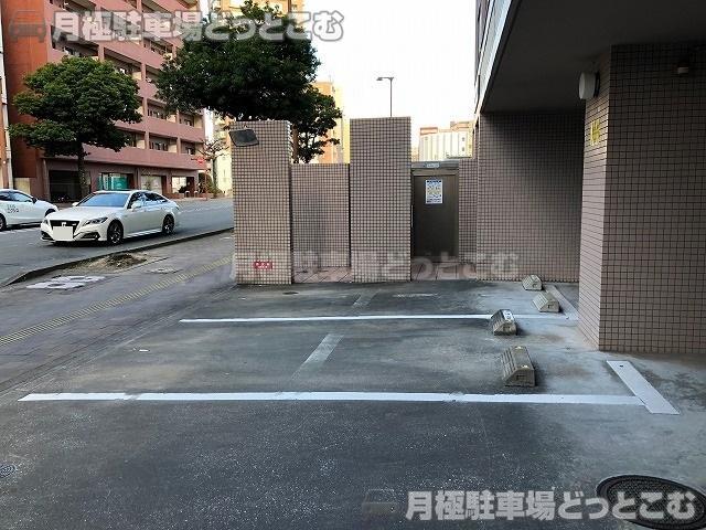福岡市早良区室見2丁目1-24の月極駐車場3