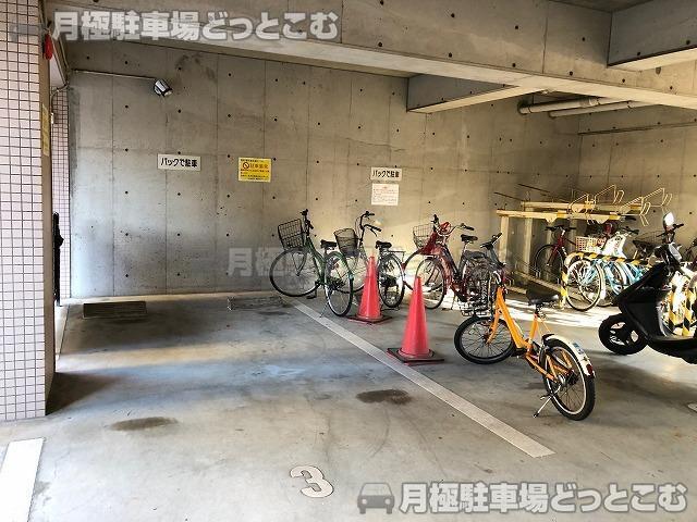 福岡市早良区室見2丁目1-24の月極駐車場2
