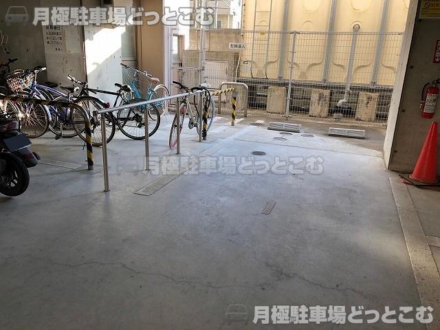 福岡市早良区室見2丁目1-24の月極駐車場3