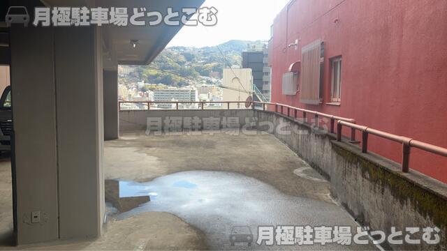 熱海市咲見町4−41の月極駐車場1