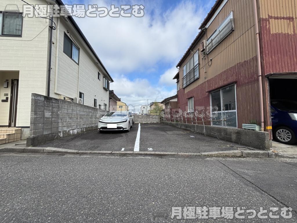 新潟市中央区蒲原町9−27の月極駐車場1