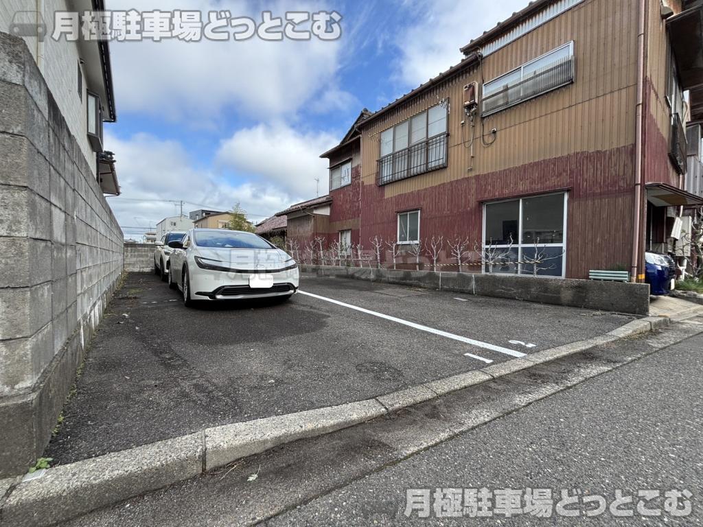 新潟市中央区蒲原町9−27の月極駐車場7