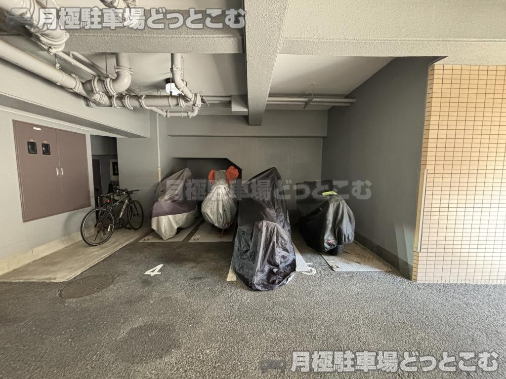 名古屋市東区東大曽根町18−18の月極駐車場1