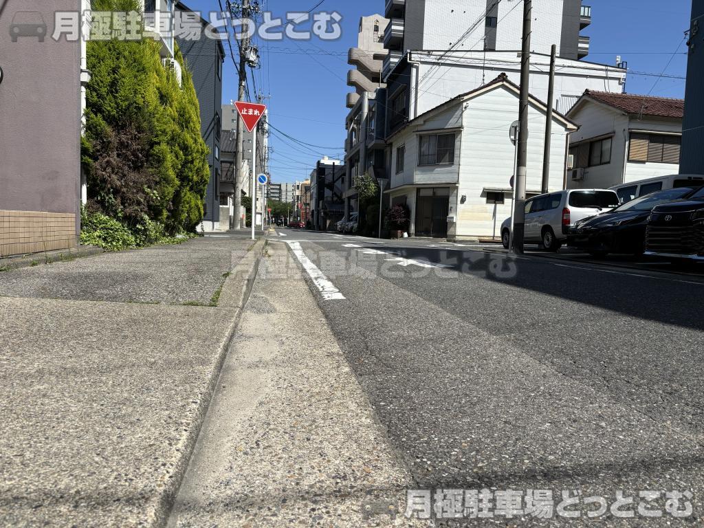 名古屋市東区東大曽根町18−18の月極駐車場8