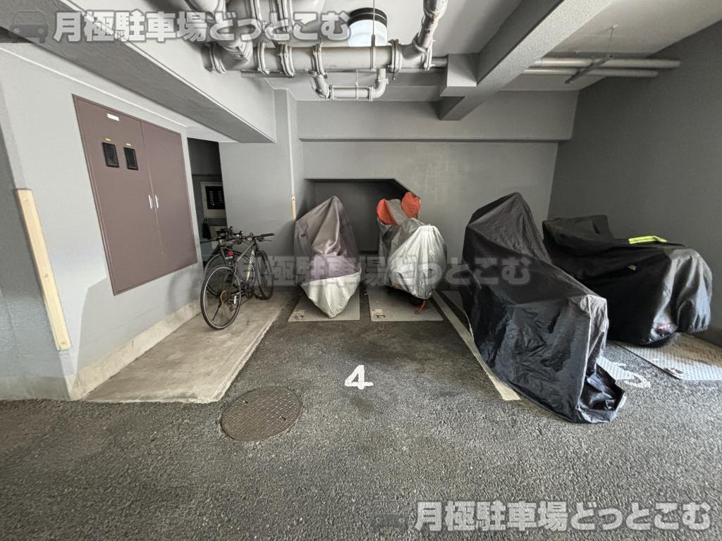 名古屋市東区東大曽根町18−18の月極駐車場1