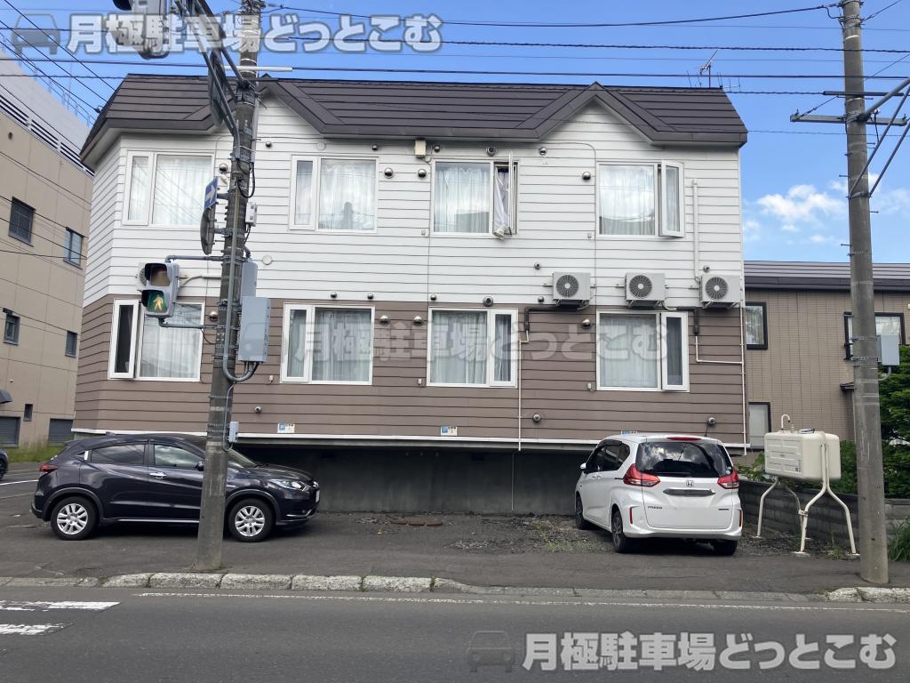 札幌市東区北二十二条東3丁目3-2の月極駐車場1