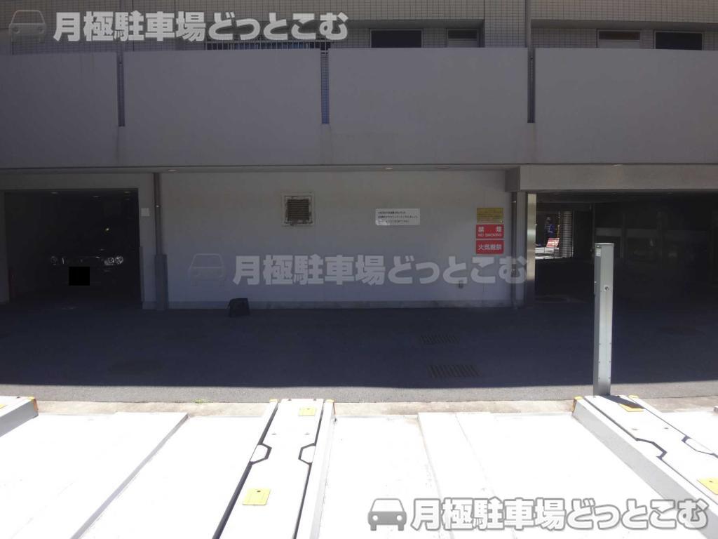 目黒区目黒本町2-23-6の月極駐車場1