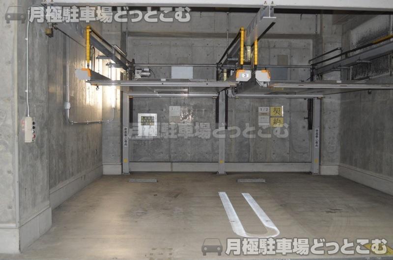 渋谷区代々木3丁目22-7の月極駐車場1