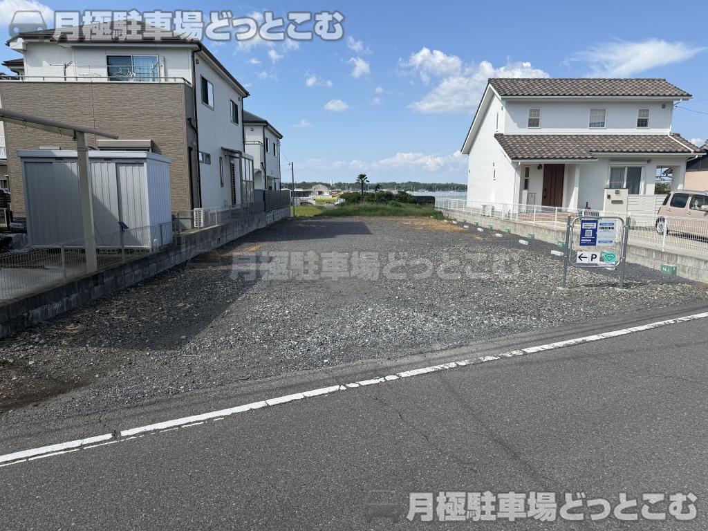 鈴鹿市岡田3丁目11-6の月極駐車場1