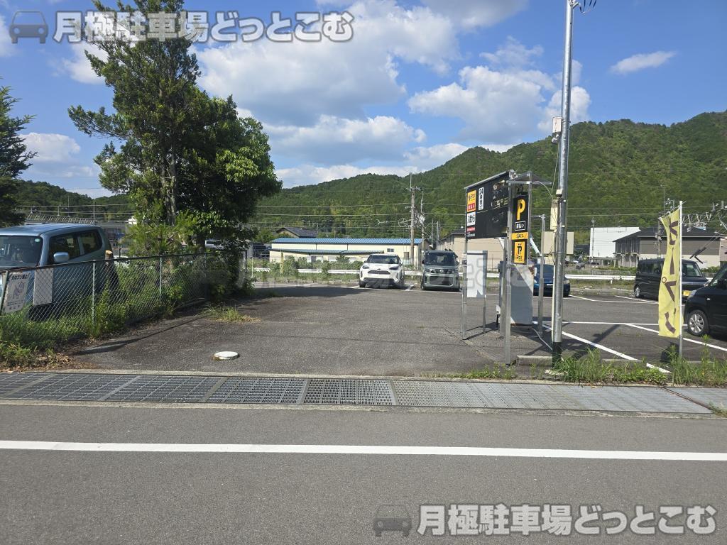 丹波篠山市大沢2丁目12-2,12-4,12-8の月極駐車場4