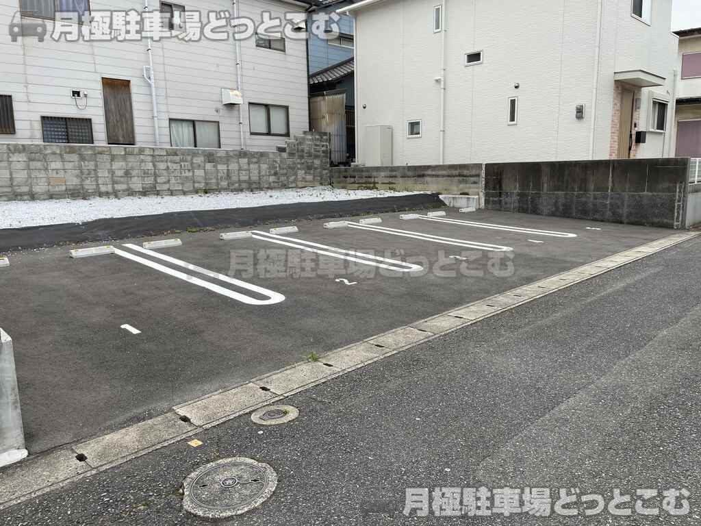 北九州市小倉北区下富野5丁目5番3の月極駐車場1