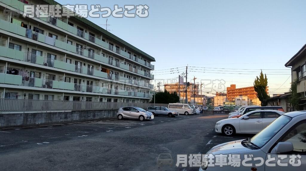 福岡市城南区樋井川3丁目341-18の月極駐車場2