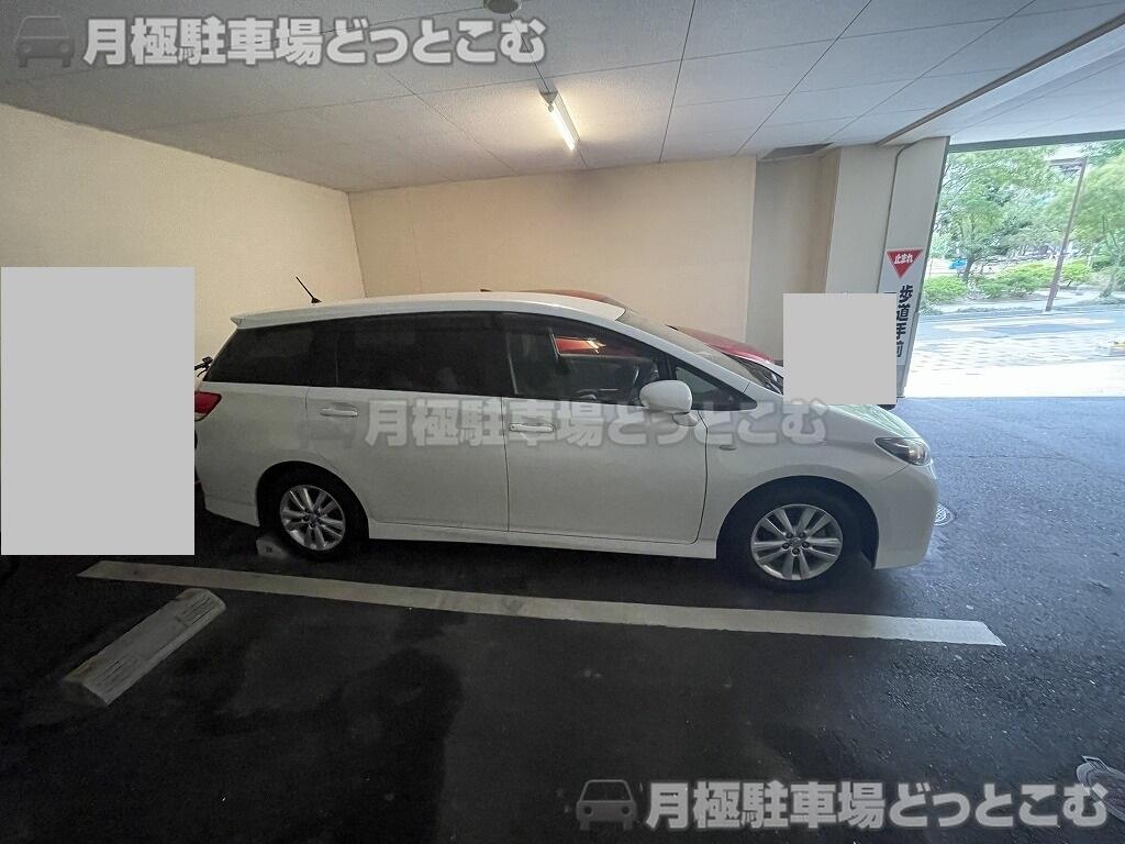 福岡市中央区舞鶴1-8-26の月極駐車場2