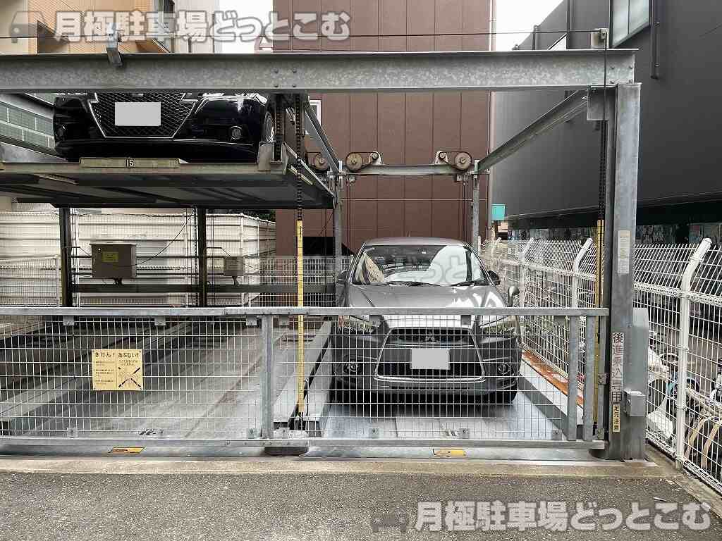 福岡市中央区舞鶴1-8-26の月極駐車場2