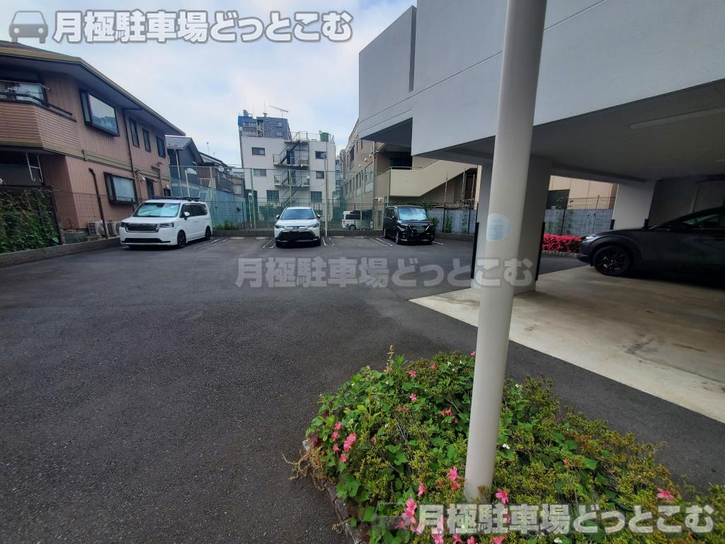 川崎市川崎区渡田1丁目15-12の月極駐車場1