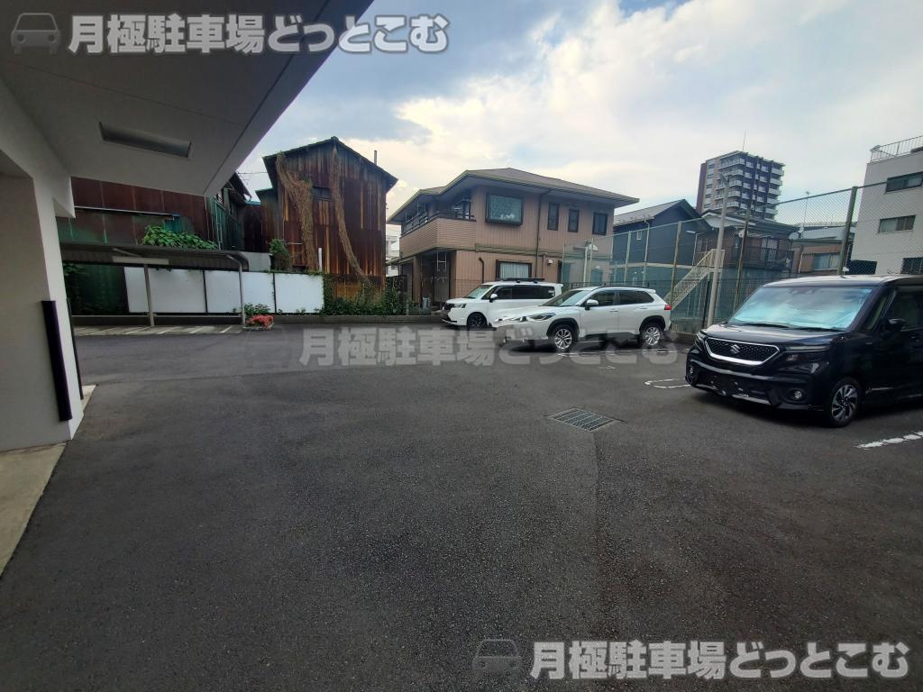 川崎市川崎区渡田1丁目15-12の月極駐車場3