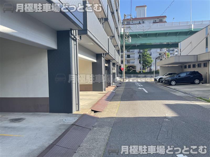 名古屋市中区松原3丁目16−21の月極駐車場4
