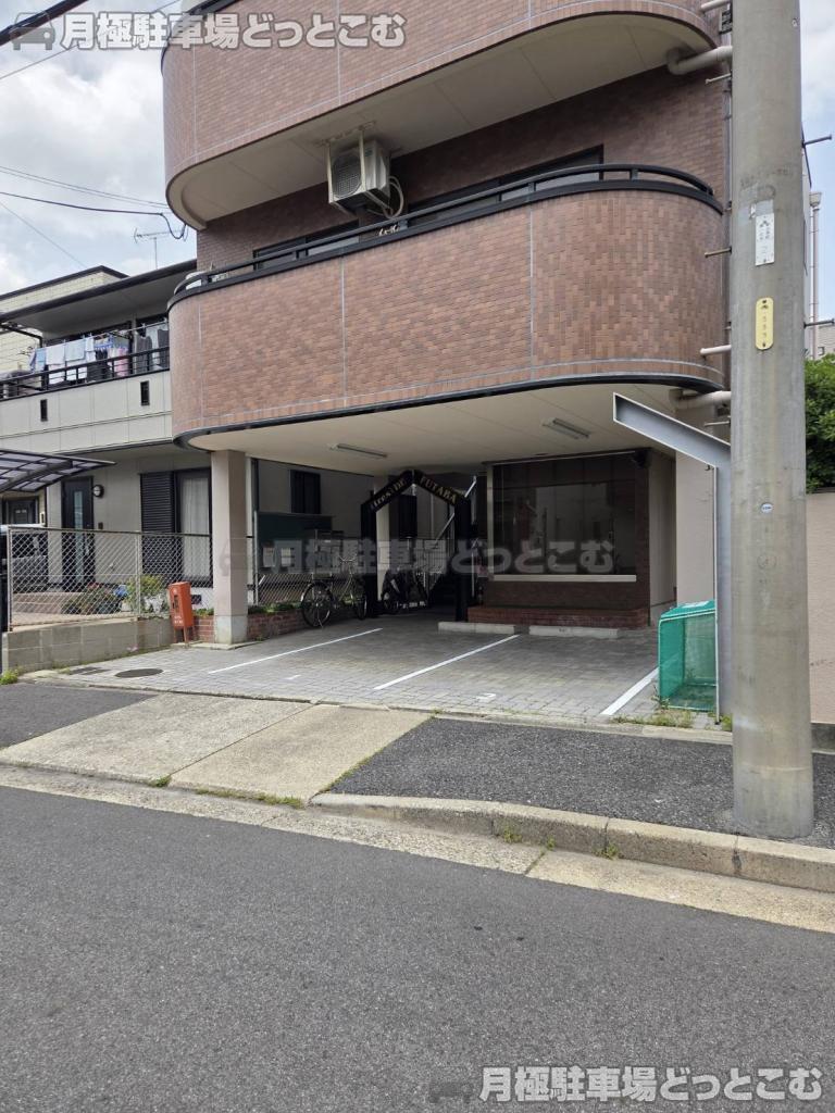 名古屋市東区新出来2丁目4−15の月極駐車場3