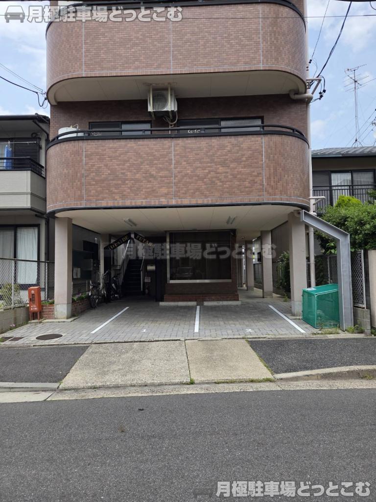 名古屋市東区新出来2丁目4−15の月極駐車場4