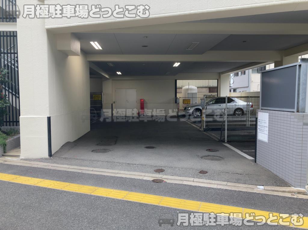 福岡市博多区千代3-48-4の月極駐車場1