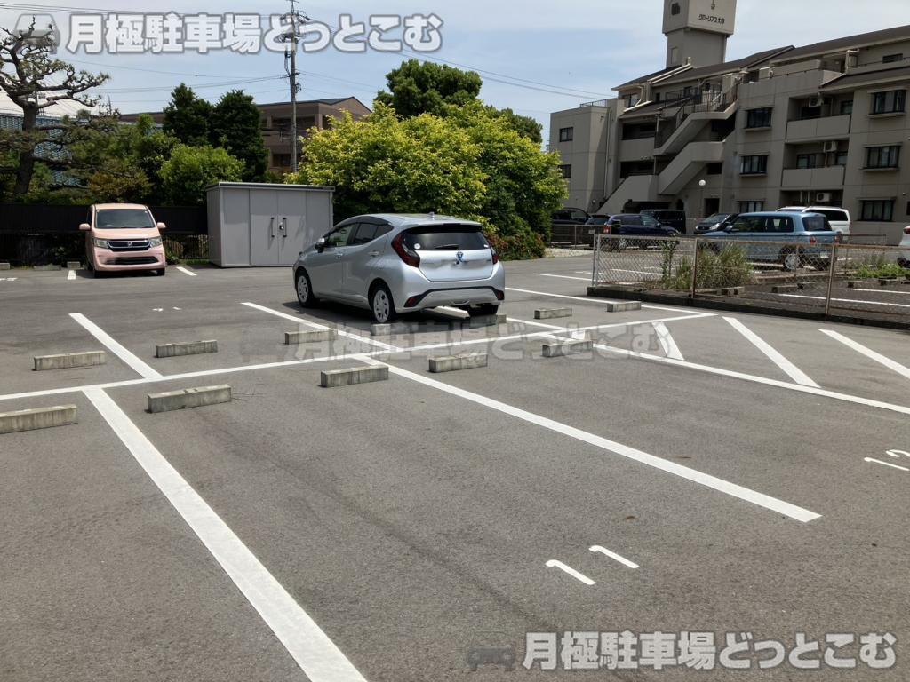大府市中央町2丁目8の月極駐車場1