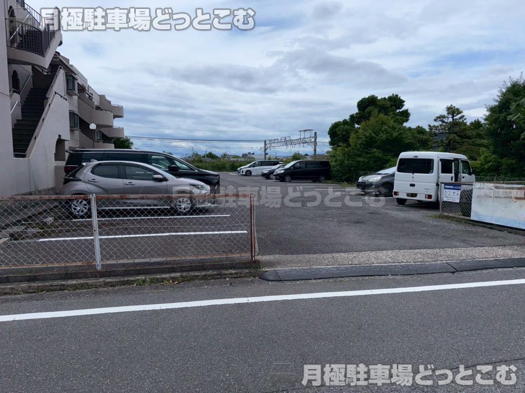 大府市中央町2丁目8の月極駐車場8