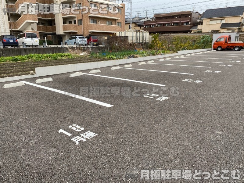 長岡京市開田4丁目2の月極駐車場1
