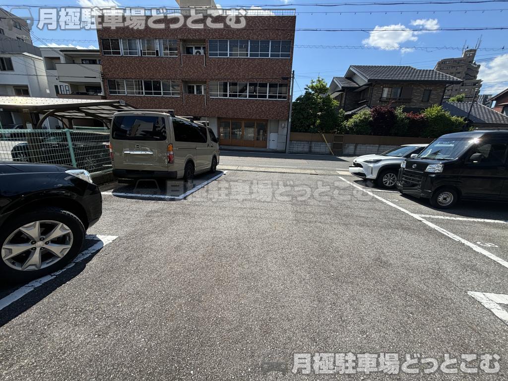 名古屋市昭和区鶴舞2丁目1520番の月極駐車場6