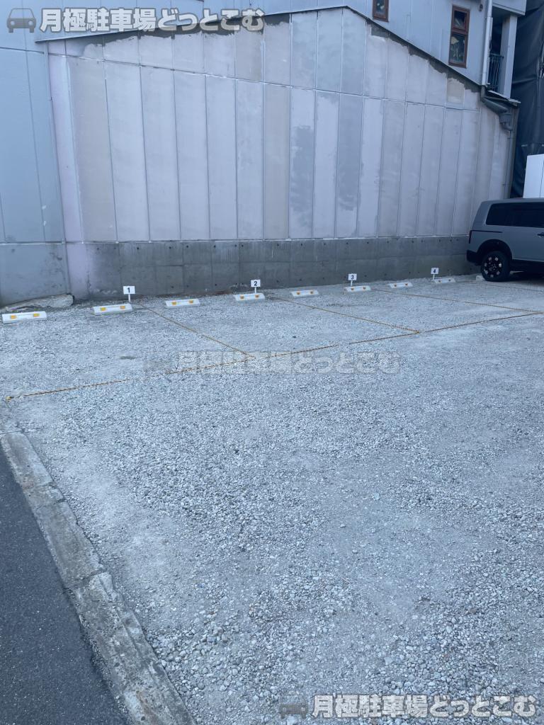 大阪市生野区巽北4－4－15の月極駐車場2