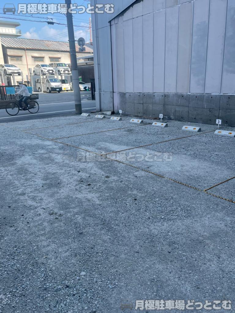 大阪市生野区巽北4－4－15の月極駐車場3