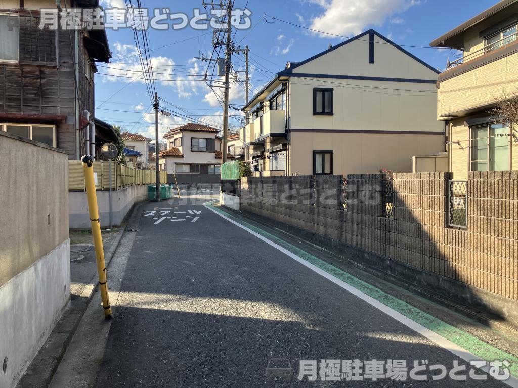 横浜市金沢区釜利谷東6丁目9番の月極駐車場3