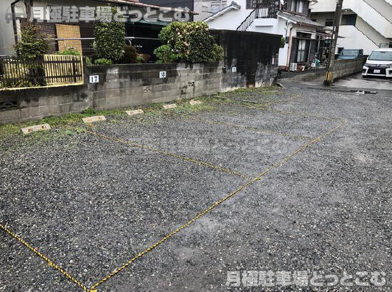 北九州市小倉北区霧ヶ丘1丁目6番22号の月極駐車場1