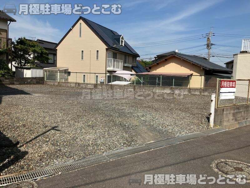 北九州市小倉南区長尾2丁目6－15の月極駐車場1