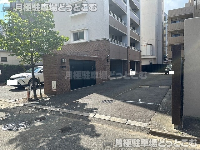 福岡市中央区草香江2丁目8-18の月極駐車場2