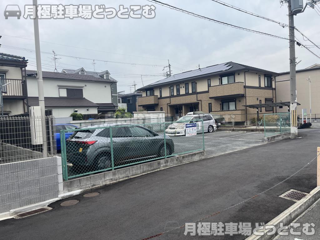 八尾市山城町5丁目72-2の月極駐車場3