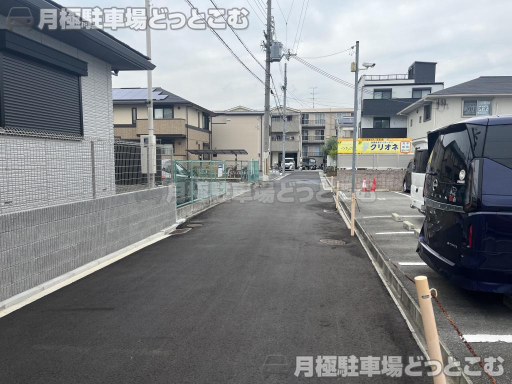 八尾市山城町5丁目72-2の月極駐車場8