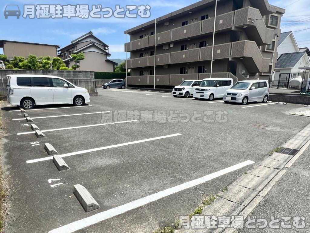 豊橋市飯村北3丁目10−2の月極駐車場3