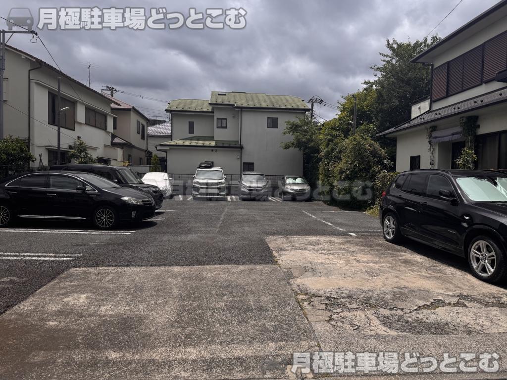 豊島区池袋本町2丁目11-9の月極駐車場1