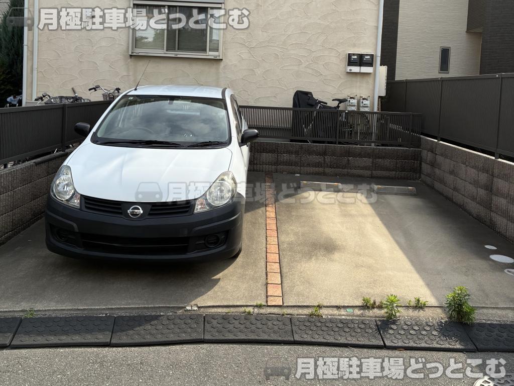 さいたま市浦和区常盤3丁目25-13の月極駐車場1