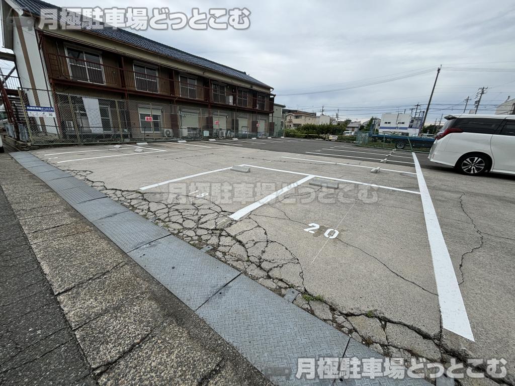 名古屋市中川区中郷2丁目121番の月極駐車場3