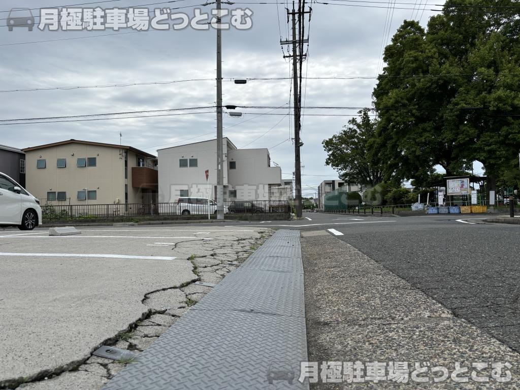名古屋市中川区中郷2丁目121番の月極駐車場4
