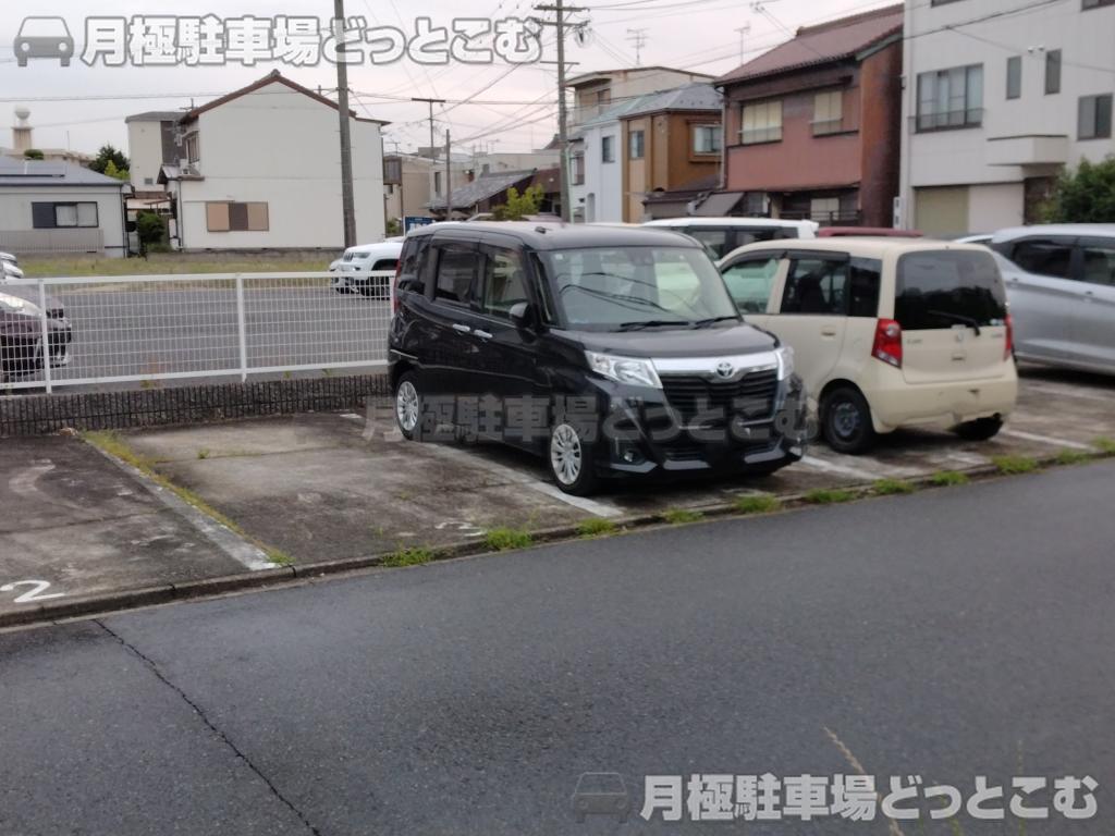 名古屋市中川区小本2丁目8-15の月極駐車場1